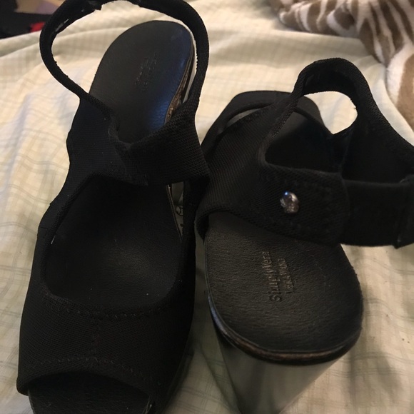 SimplyVera - Vera Wang Black Wedges - Picture 2 of 5